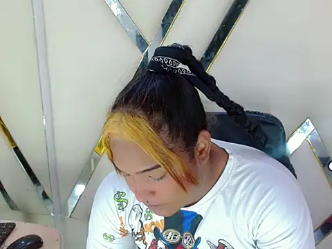 AuroraRoss online show from 8, 11, 2025