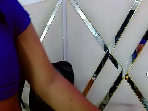 AuroraRoss online show from 4, 11, 2025