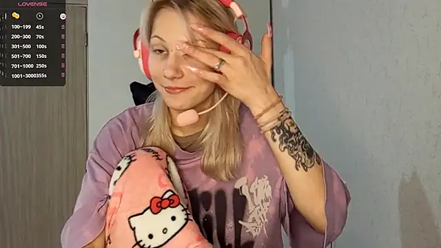 Snapshot of KandaceMassanelli chatting on 8, 10, 2025 KandaceMassanelli online show from 8, 10, 2025