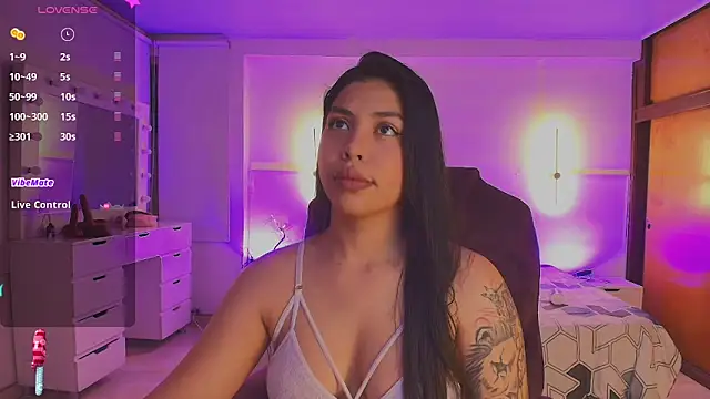 Snapshot of kloe28 chatting on 8, 5, 2026 kloe28 online show from 8, 5, 2026