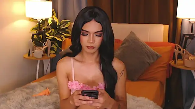 Snapshot of AmarraSins chatting on 9, 10, 2025 AmarraSins online show from 9, 10, 2025