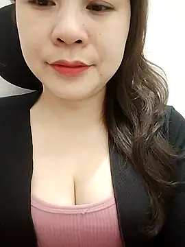 Girl Shy2000 online show from 25, 2, 2026