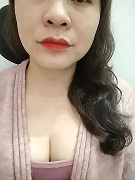 Girl Shy2000 online show from 11, 2, 2026