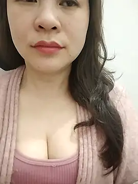 Girl Shy2000 online show from 15, 2, 2026