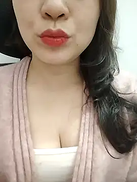 Girl Shy2000 online show from 18, 1, 2026