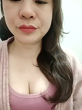 Girl Shy2000 online show from 2, 3, 2026