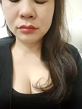 Girl Shy2000 online show from 25, 2, 2026