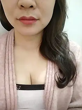 Girl Shy2000 online show from 7, 2, 2026