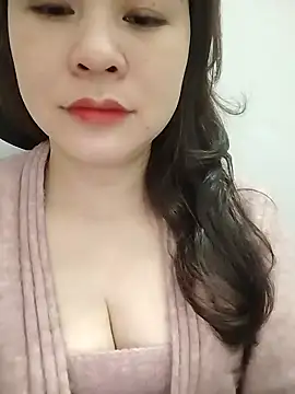 Girl Shy2000 online show from 17, 2, 2026