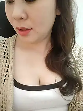 Girl Shy2000 online show from 3, 4, 2026