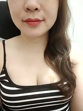 Girl Shy2000 online show from 22, 4, 2026