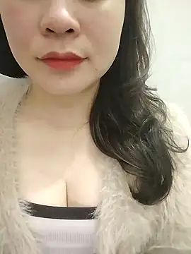 Girl Shy2000 online show from 2, 2, 2026