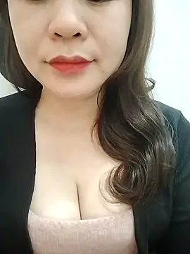 Girl Shy2000 online show from 2, 3, 2026