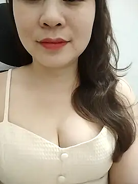 Girl Shy2000 online show from 2, 4, 2026