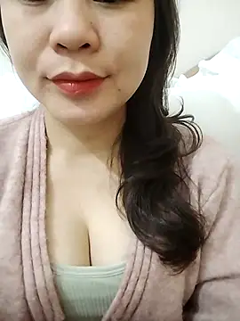 Girl Shy2000 online show from 10, 2, 2026