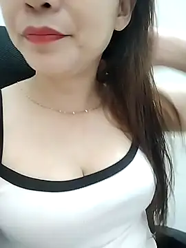 Girl Shy2000 online show from 6, 10, 2025