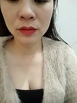 Girl Shy2000 online show from 17, 12, 2025