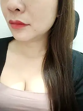 Girl Shy2000 online show from 17, 12, 2025