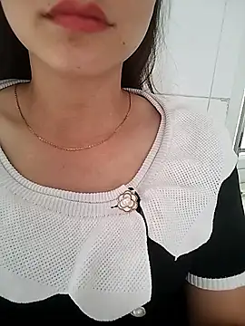 Girl Shy2000 online show from 17, 11, 2025