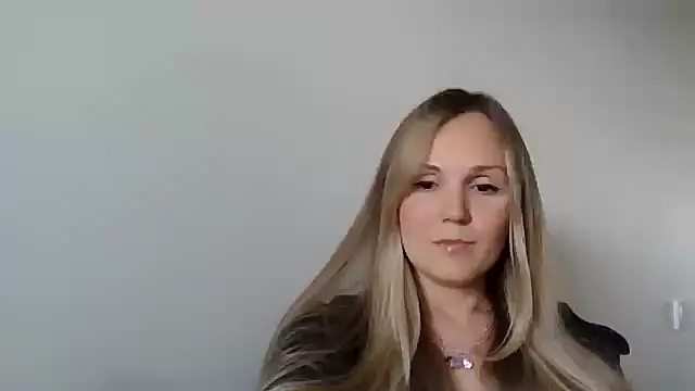 Snapshot of Kyrelinn chatting on 26, 10, 2025 Kyrelinn online show from 26, 10, 2025