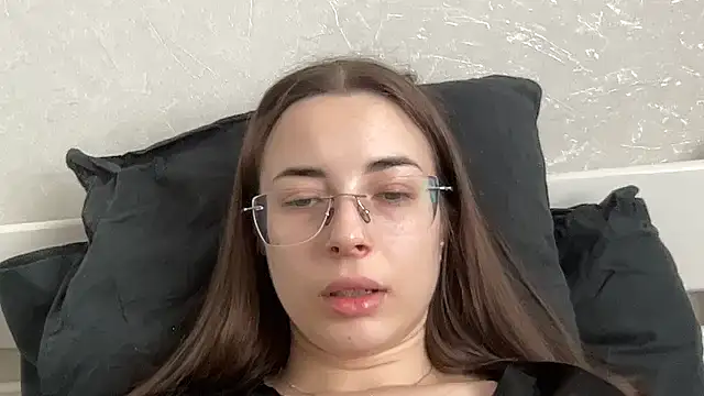 Snapshot of Feynelle chatting on 25, 10, 2025 Feynelle online show from 25, 10, 2025