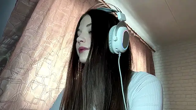 Tyrira glow online show from 27, 9, 2025