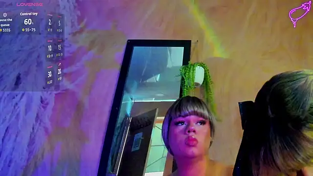 Snapshot of Tiffany_deluxe chatting on 11, 10, 2025 Tiffany deluxe online show from 11, 10, 2025