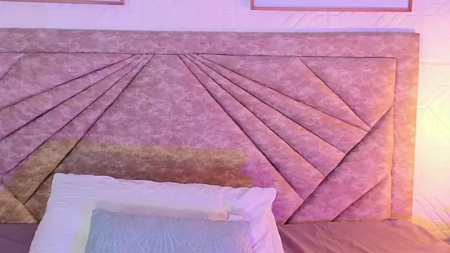 EmmaBlossom online show from 11, 2, 2026