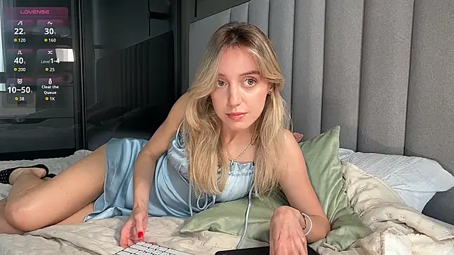 SophieBelll online show from 4, 10, 2025