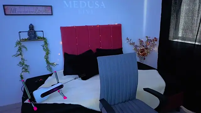 pequitasmedusa9 online show from 27, 10, 2025