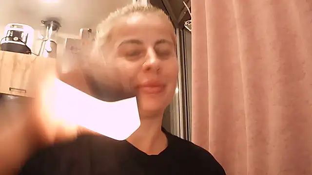 Snapshot of Miravynn chatting on 27, 3, 2026 Miravynn online show from 27, 3, 2026