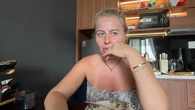 Snapshot of Miravynn chatting on 22, 2, 2026 Miravynn online show from 22, 2, 2026