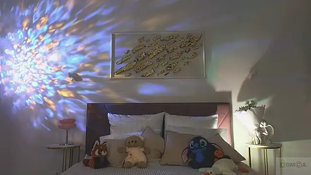 Nicole Broown  online show from 4, 12, 2025