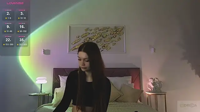 Nicole Broown  online show from 15, 10, 2025