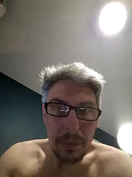 CerveniXXL online show from 21, 4, 2026