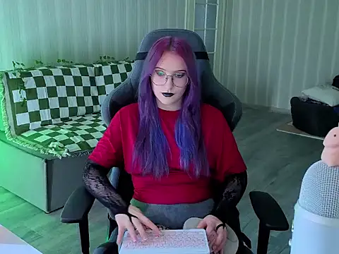 Snapshot of violet-siren-x chatting on 10, 7, 2026 violet-siren-x online show from 10, 7, 2026