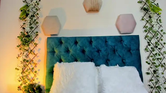 violett  rousee online show from 21, 10, 2025