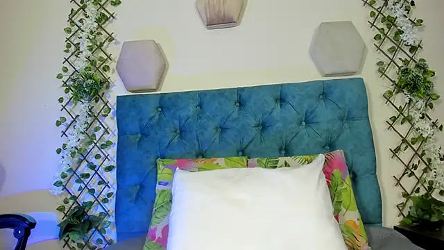 Snapshot of violett__rousee chatting on 6, 10, 2025 violett rousee online show from 6, 10, 2025