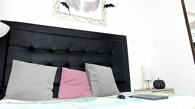 Nyra 18 online show from 25, 10, 2025