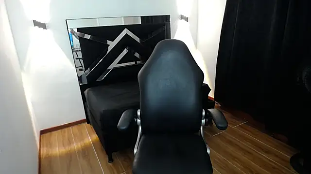 MarianaRojas  online show from 11, 11, 2025