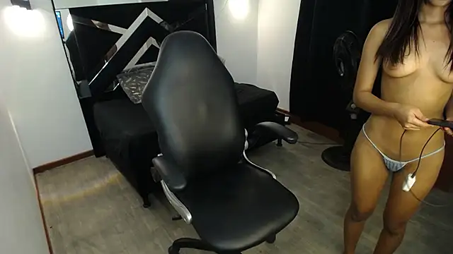 Snapshot of MarianaRojas_ chatting on 20, 5, 2026 MarianaRojas online show from 20, 5, 2026