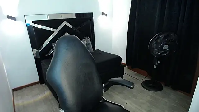 Snapshot of MarianaRojas_ chatting on 15, 6, 2026 MarianaRojas online show from 15, 6, 2026