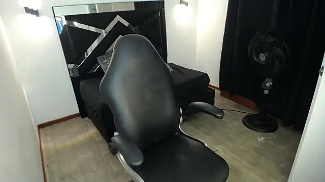 Snapshot of MarianaRojas_ chatting on 15, 5, 2026 MarianaRojas online show from 15, 5, 2026