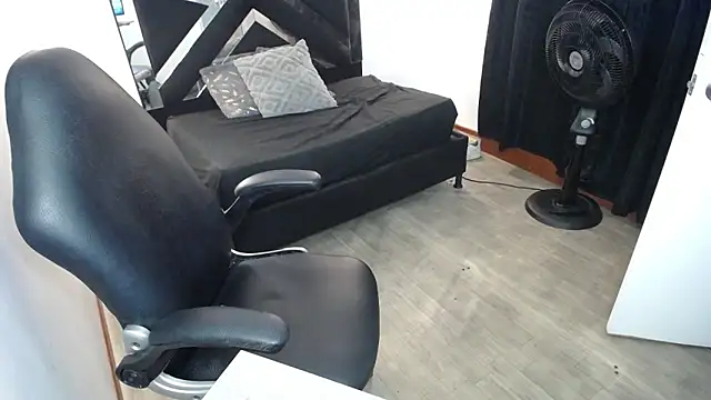 Snapshot of MarianaRojas_ chatting on 19, 5, 2026 MarianaRojas online show from 19, 5, 2026