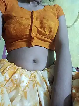 Snapshot of misskomal97 chatting on 11, 10, 2025 misskomal97 online show from 11, 10, 2025