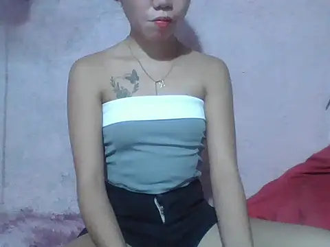 Snapshot of SweetPussie18x chatting on 4, 6, 2026 SweetPussie18x online show from 4, 6, 2026