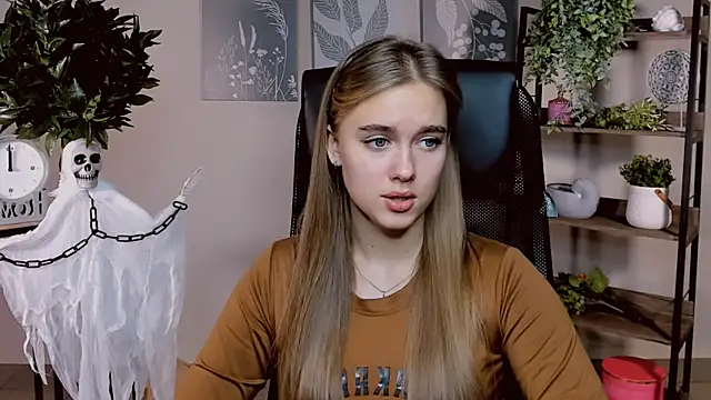 JuneWoods online show from 8, 11, 2025