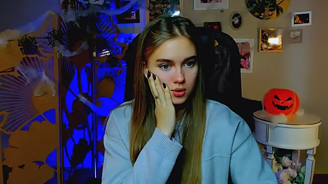 JuneWoods online show from 30, 10, 2025