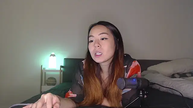 Snapshot of blueburrypie chatting on 3, 11, 2025 blueburrypie online show from 3, 11, 2025