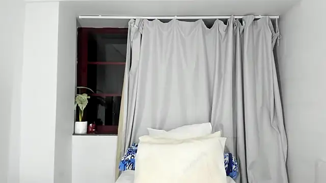 ConnieSmall24 online show from 24, 11, 2025